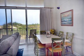 OASIS NORTH 1 - LIVING-AREA
