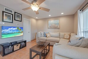 interior - Living area with TV entertainment