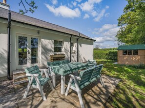 Exterior | Auld Acquaintance Cottage, Holywood, near Dumfries