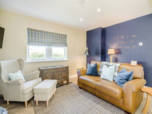 Living area | Auld Acquaintance Cottage, Holywood, near Dumfries