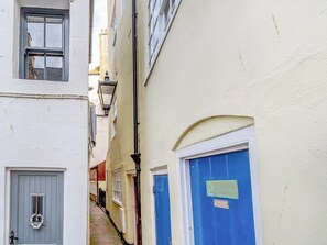 Exterior | Withnail’s Hideaway - Fishermans Cottages, Whitby