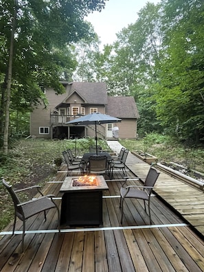 Spacious backyard with gas and wood fire pit.