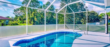 Gorgeous pool to unwind and enjoy the day.