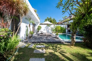 garden with pool and lounge bed