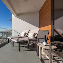 Master Bedroom - View balcony