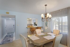 Entry into dining and living areas