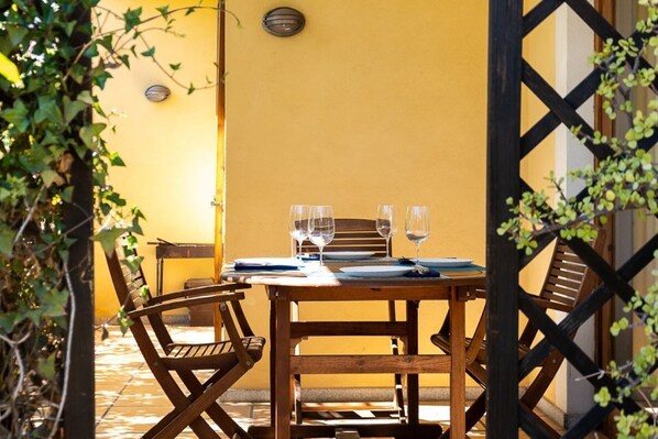 Outdoor dining