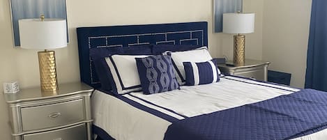 Blue Room, queen bed!