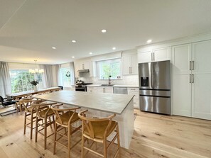 4 stools & 10 ft kitchen island