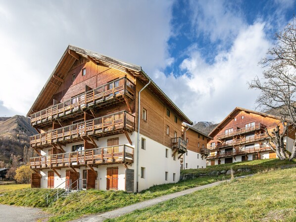 Nestled in the Maurienne massif in Savoie, enjoy a relaxing mountain getaway in the summer. 