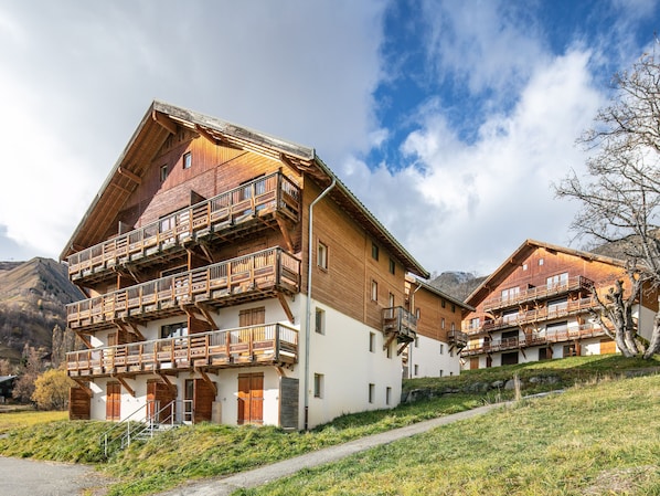 Nestled in the Maurienne massif in Savoie, enjoy a relaxing mountain getaway in the summer.