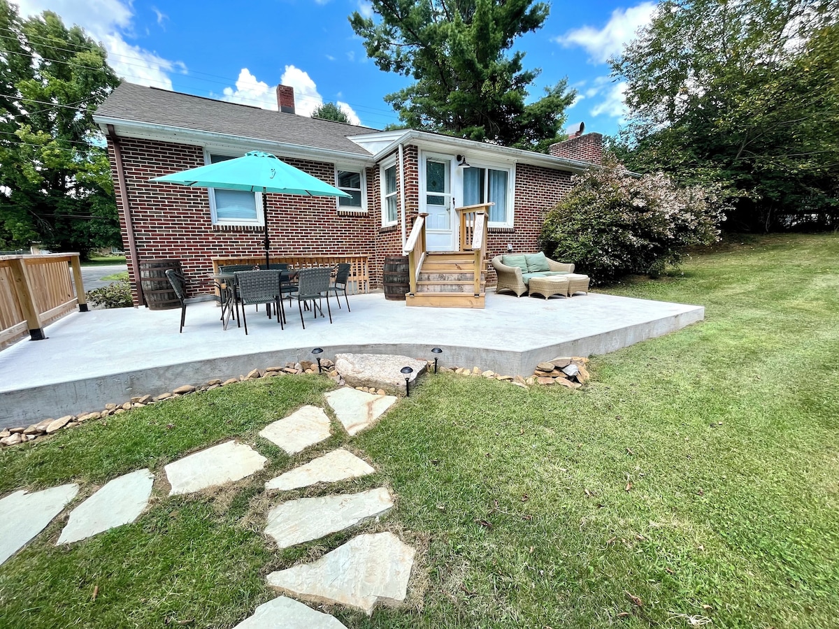 Newly Renovated, Conveniently Located Blacksburg Home