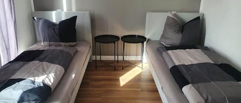 I05b - Geräumiges Apartment mit Balkon in Ingolstadt, 80qm, 2 Schlafzimmer, 1 Wohn-Schlafzimmer, Max. 5 Personen