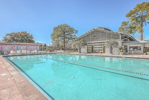 Few steps away you have access to Paradiso pool club through ResortPass.com
