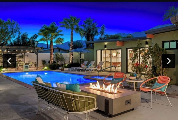 Fully enclosed private backyard - Dusk
