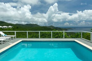 Large relaxing pool with view and gradual depth
