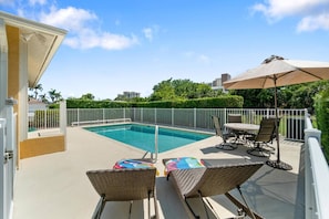 Enjoy wide open westerly views with the JW in the background (just behind the umbrella) and the sparkling Gulf just beyond.