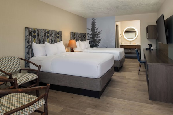Unit with 2 Queen beds. Exact unit will be assigned upon arrival. Views, colors and decoration may vary.