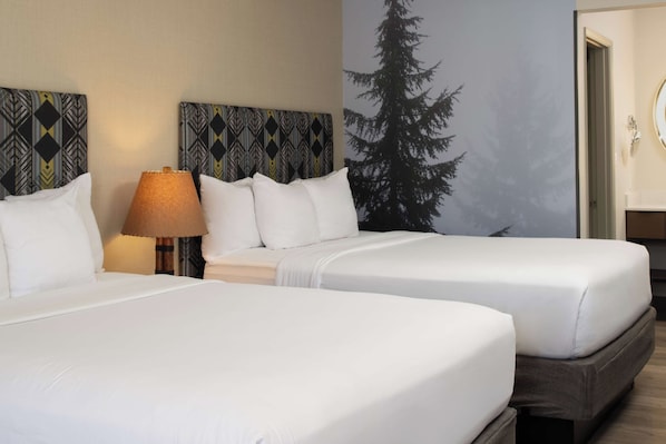 Unit with 2 Queen beds. Exact unit will be assigned upon arrival. Views, colors and decoration may vary.