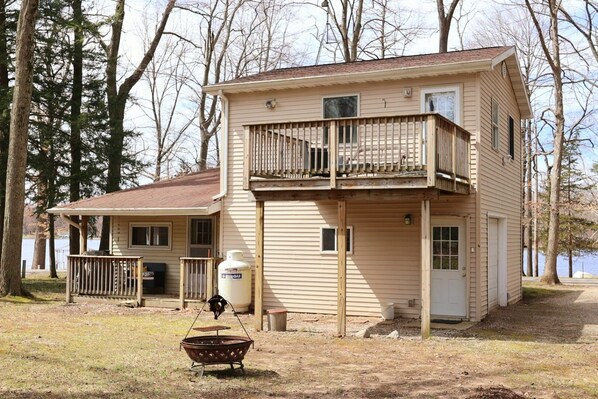 Large back yard, covered patio, 2nd floor balcony, and lake views from the front