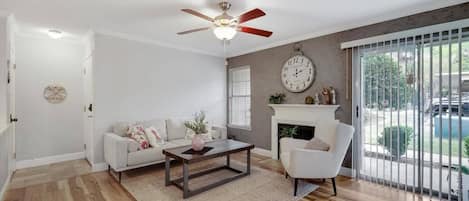 Spacious & stylishly furnished, this condo comes with everything you need to make this your home away from home. It’s the perfect base for your next Dallas adventure!