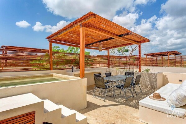 The rooftop also features a wet bar for your cocktails for roof moments at sunset
