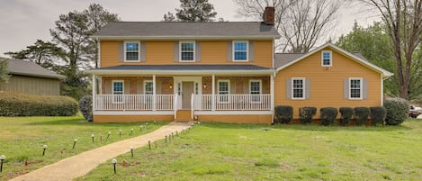Lilburn Vacation Rental | 4BR | 3.5BA | Steps Required for Access | 3,300 Sq Ft