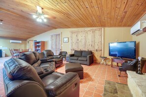Living Room | TV | DVD Player