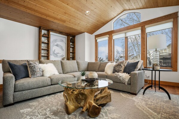 Natural lighting, deck off the living space