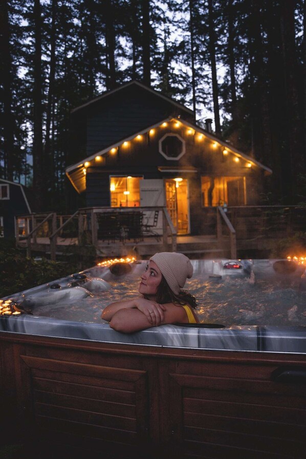 A classic dusk at Amos Cabin hot tub.