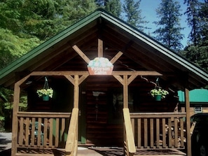 peterson-cabin-front-view