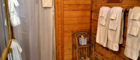 wolfs-cabin-bath-01-1220