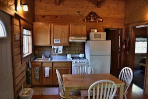 wolfs-cabin-kitchen-1220