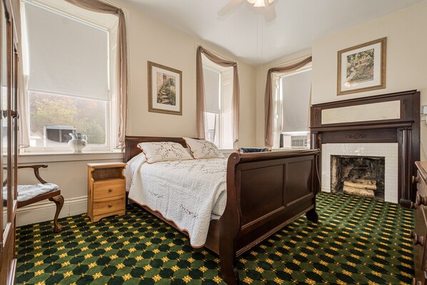 Our Lincoln Room features a queen size sleigh bed. Location: 2nd floor, back