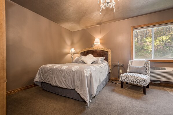 Enjoy charming comfort with a full size bed and private bath. Located in the Zeigler Wing