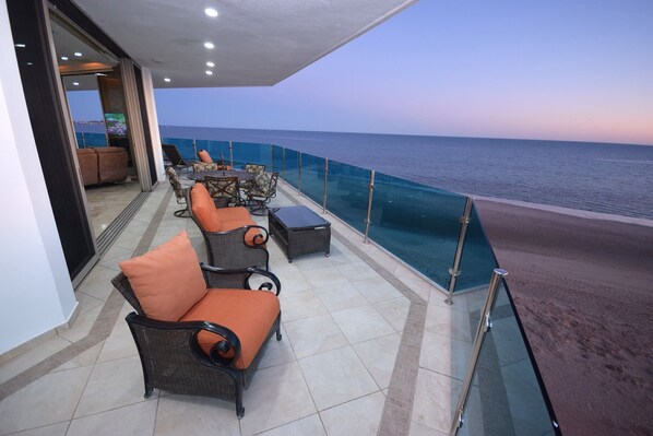 Balcony wraps around the Ocean!