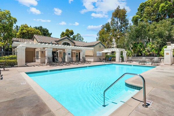 Pool, hot tub & gym available.
