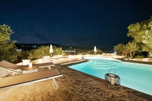 Peace and quiet at pool terrace