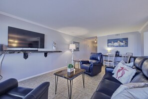 Modern & Elegant Newly Remodeled Island Condo (433)