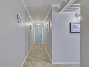 Modern & Elegant Newly Remodeled Island Condo (430)