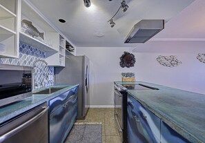 Modern & Elegant Newly Remodeled Island Condo (434)