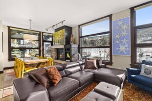 You will appreciate the contemporary, sophisticated decor in this unique Hayden Lodge condo.