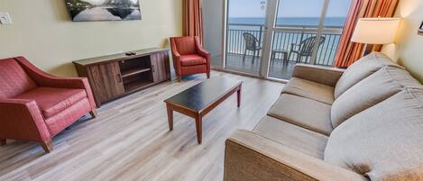 Large Living Room with Direct Oceanfront Views, Beautifully Decorated