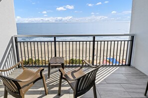 Balcony with Amazing Views of the Ocean