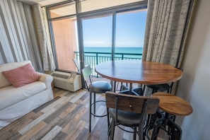 Beautifully Decorated, Direct Oceanfront!