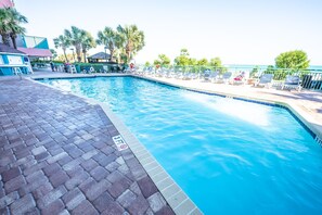 Large Oceanside Pool!