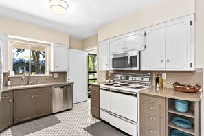 The large vintage stove from the 1960s works great because they don't build 'em like they used to.  It features four burners and two ovens!