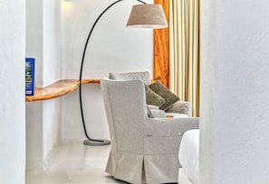 Our Jr. Suite DR.
Inside a Botanical Garden,
Villa,15 units, pools, bar, rest
