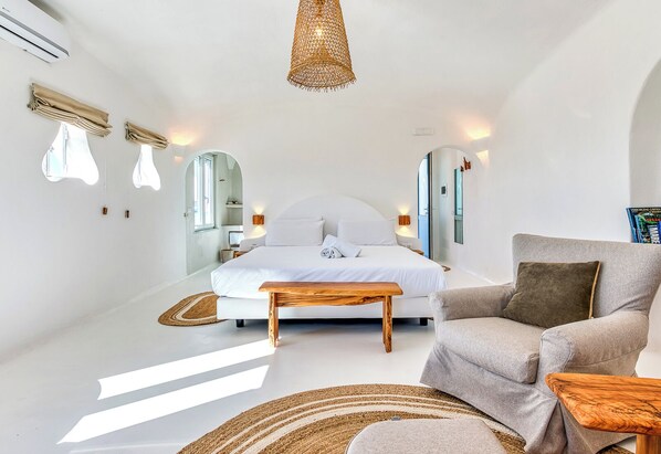 Our Jr. Suite DR. 
Inside a Botanical Garden, 
Villa,15 units, pools, bar, rest