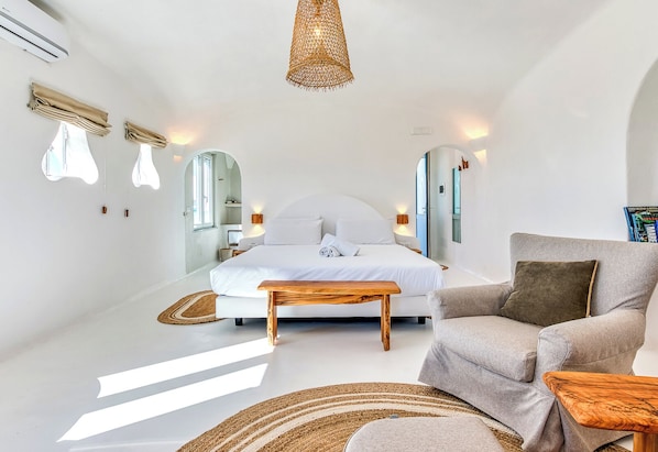 Our Jr. Suite DR.
Inside a Botanical Garden,
Villa,15 units, pools, bar, rest